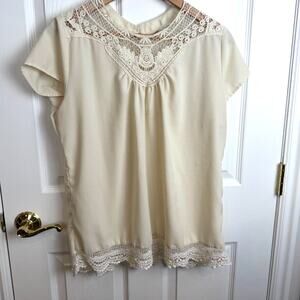 De Collection Lace Yoke Blouse Women’s XL Cream Crochet Trim Short Sleeve Top